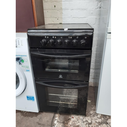 332 - A BLACK INDESIT 50CM ELECTRIC COOKER WITH FAN OVEN