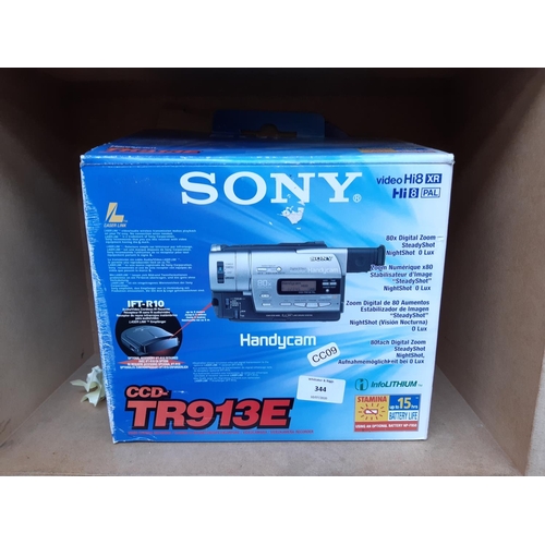 344 - A BOXED SONY CCDTR 913 E HANDYCAM VIDEO CAMERA