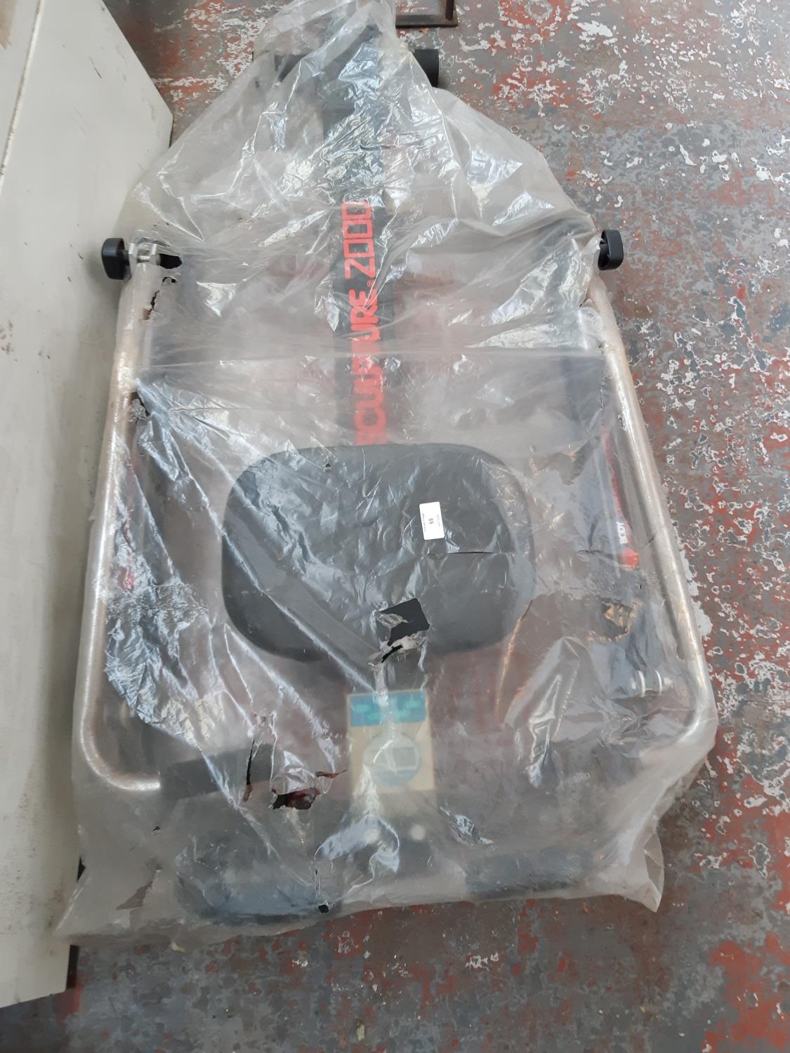 A BODY SCULPTURE 2000 ROWING MACHINE