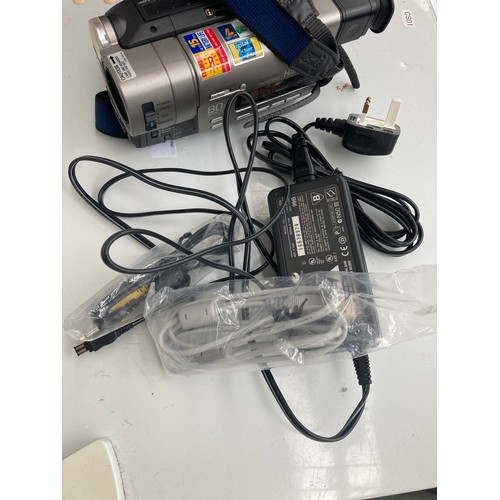 344 - A BOXED SONY CCDTR 913 E HANDYCAM VIDEO CAMERA