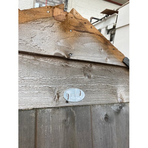 30 - A LARCHLAP FLAT PACKED WOODEN GARDEN SHED - MEASURING APPROX. 47