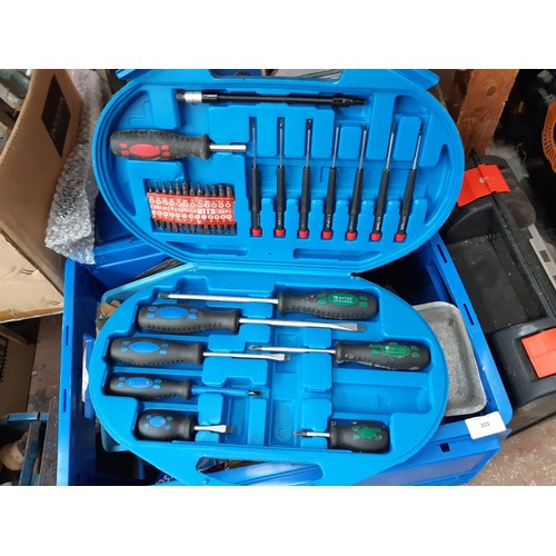 203 - A LARGE MIXED LOT TO INCLUDE BLACKSPUR A4 LAMINATOR, NEW LIGHT BULBS, NEW POWERFIX 1/2