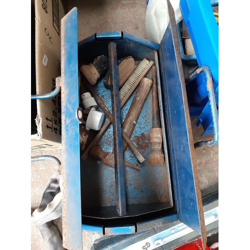 203 - A LARGE MIXED LOT TO INCLUDE BLACKSPUR A4 LAMINATOR, NEW LIGHT BULBS, NEW POWERFIX 1/2