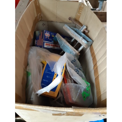 203 - A LARGE MIXED LOT TO INCLUDE BLACKSPUR A4 LAMINATOR, NEW LIGHT BULBS, NEW POWERFIX 1/2