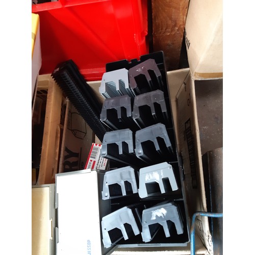 203 - A LARGE MIXED LOT TO INCLUDE BLACKSPUR A4 LAMINATOR, NEW LIGHT BULBS, NEW POWERFIX 1/2