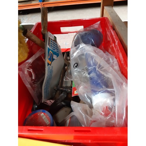 203 - A LARGE MIXED LOT TO INCLUDE BLACKSPUR A4 LAMINATOR, NEW LIGHT BULBS, NEW POWERFIX 1/2