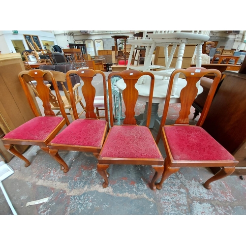 925 - A SET OF FOUR ANTIQUE STYLE MAHOGANY DINING CHAIRS ON CABRIOLE SUPPORTS WITH RED UPHOLSTERY