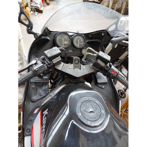 17 - A BLACK AND SILVER KAWASAKI ZX-10 1000CC MOTORCYCLE, DATE OF FIRST REGISTRATION 15.02.1999, M.O.T UN... 