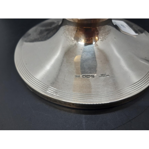 135 - A hallmarked Sheffield silver Walker & Hall ships inkwell with original glass liner, dated 1949 - ba... 