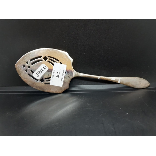 138 - A hallmarked sterling 925 silver pie server with monogrammed “M” top - total approx. weight 96 grams