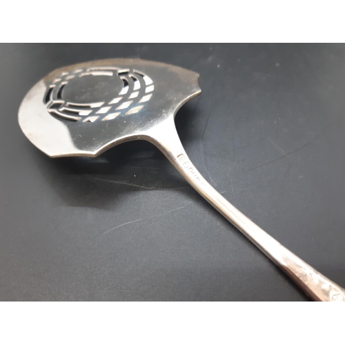 138 - A hallmarked sterling 925 silver pie server with monogrammed “M” top - total approx. weight 96 grams