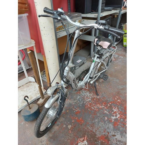259 - A brushed aluminium Quartz ladies folding electric shopping bike with battery, lights, 7 speed shima... 