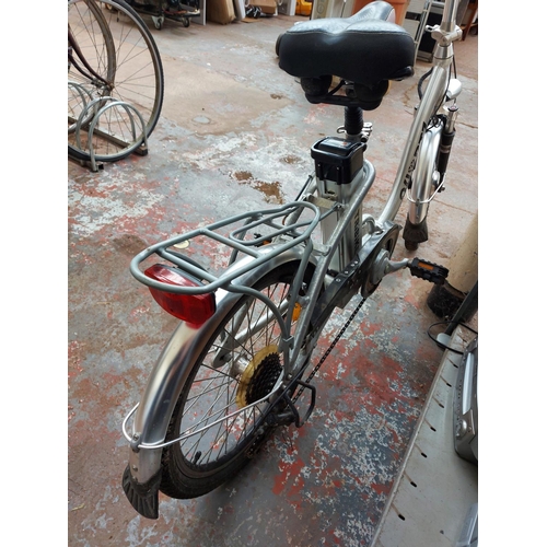 259 - A brushed aluminium Quartz ladies folding electric shopping bike with battery, lights, 7 speed shima... 