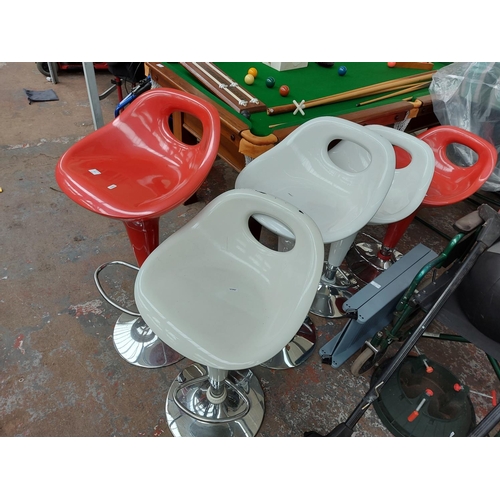 273 - Five gas powered modern bar stools on chrome supports - three white and two red
