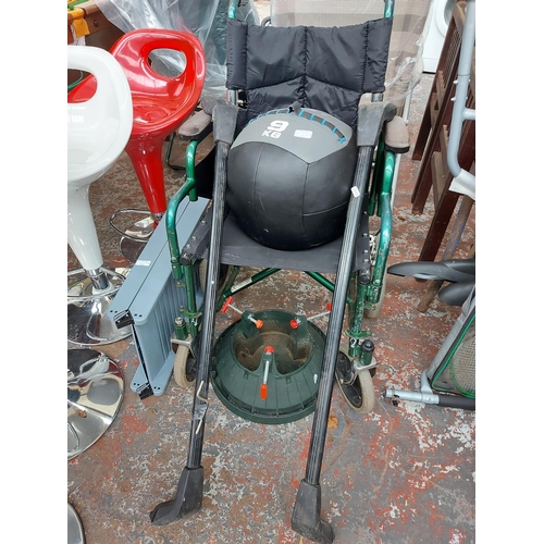 273A - A mixed lot of five items to include a grey plastic pet loading ramp, a black and green folding whee... 