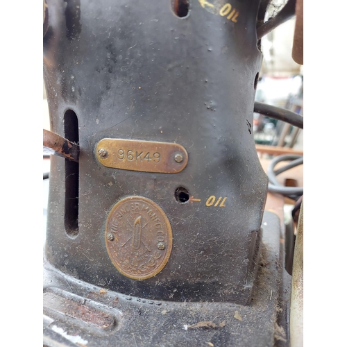 287 - A vintage Singer industrial pedal powered sewing machine with wooden top and heavy cast iron base wi... 