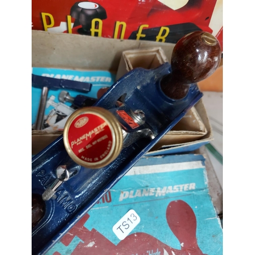 344 - A mixed lot to include a boxed Paramo No.10 wood plane, cased Challenge electric jigsaw, claw hammer... 