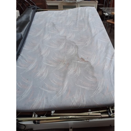 284 - A white Sunseeker Classic trailer tent measuring approx. 6ft 6