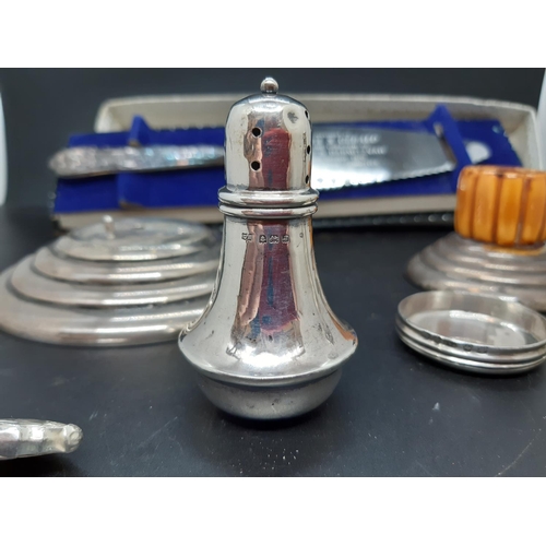 60 - A collection of various hallmarked silver to include a four stepped base (total approx. weight 125 g... 