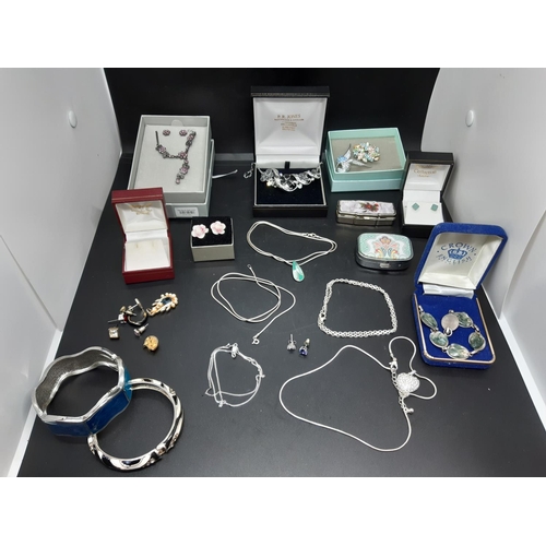 88 - A collection of various ladies costume jewellery to include a hallmarked 925 silver ladies necklace ... 