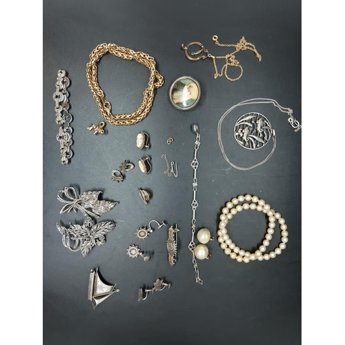 119 - A Collection of vintage and antique jewellery comprising simulated pearl necklace, bearded gentleman... 