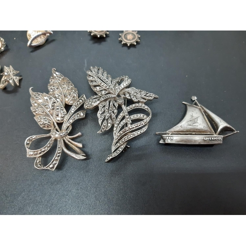 119 - A Collection of vintage and antique jewellery comprising simulated pearl necklace, bearded gentleman... 