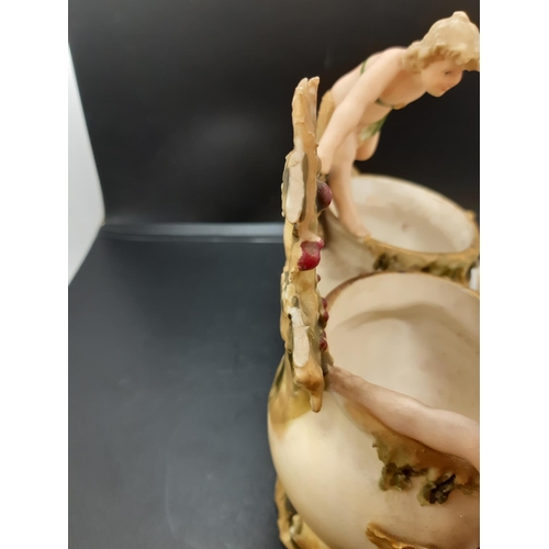 28 - An Art Nouveau Ernst Wahliss Wien Teplitz pot pourri pot with putti and leaf design