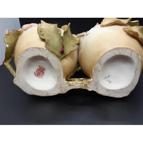 28 - An Art Nouveau Ernst Wahliss Wien Teplitz pot pourri pot with putti and leaf design