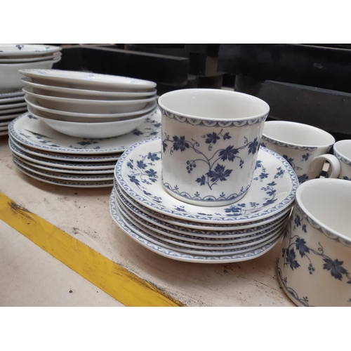 114 - An approx 36 piece Royal Doulton Hartford pattern part dinner service comprising tea cups, bowls, pl... 