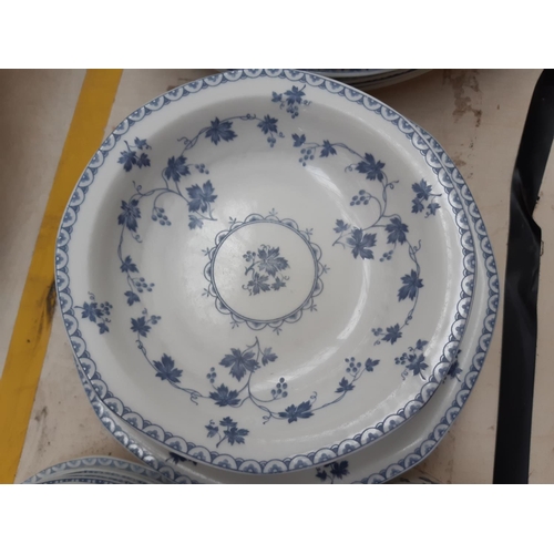 114 - An approx 36 piece Royal Doulton Hartford pattern part dinner service comprising tea cups, bowls, pl... 