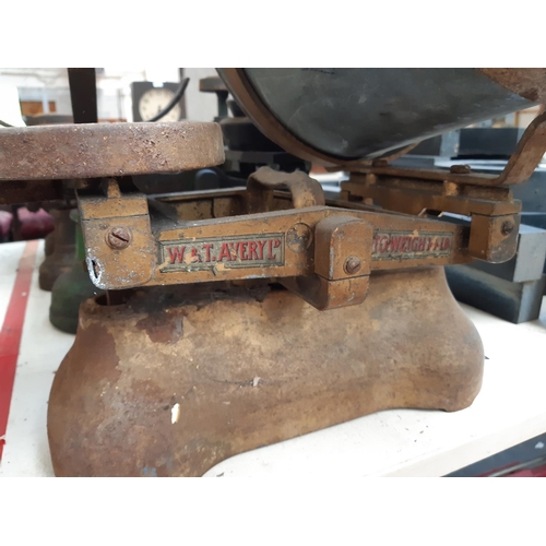 116 - Six vintage kitchen scales of various sizes together with a quantity of cast iron weights