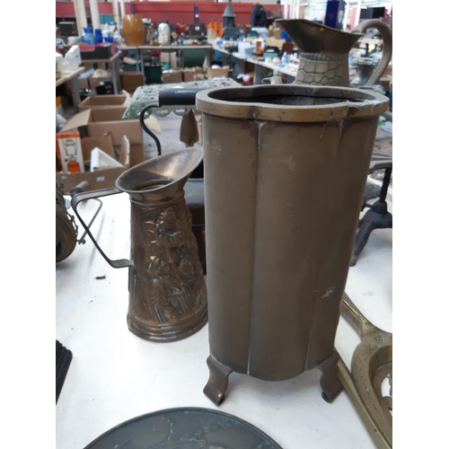 122 - A large collection of mixed metalware to include a set of three graduating saucepans, copper jug, de... 