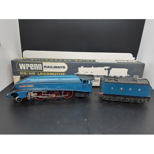 124 - A Wrenn OO/HO gauge 4-6-2 W2212 ‘Sir Nigel Gresley number 7’ LNER locomotive together with Tri-Ang H... 