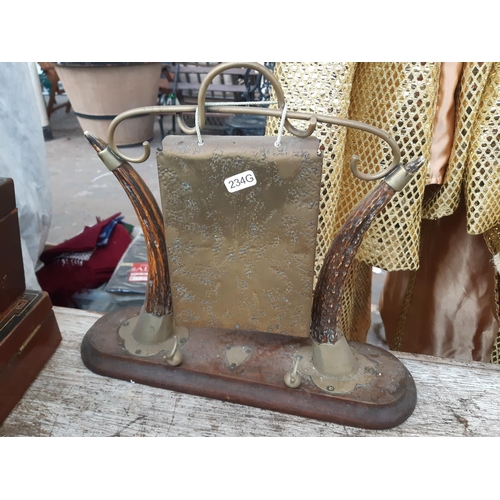 192 - Two vintage dinner gongs to include an Art Nouveau brass example with decorative leaf top and a late... 