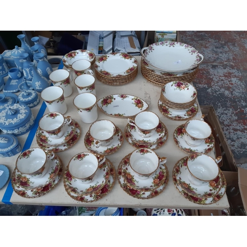 199 - Approximately 57 pieces of Royal Albert ‘Old Country Roses’ dinnerware comprising tea cups, saucers,... 