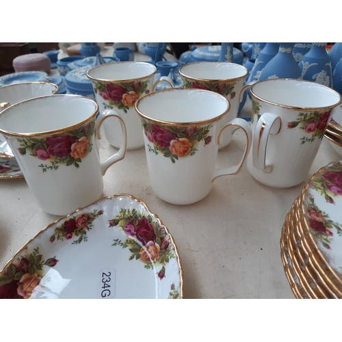 199 - Approximately 57 pieces of Royal Albert ‘Old Country Roses’ dinnerware comprising tea cups, saucers,... 