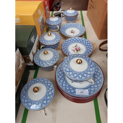 207 - A Copeland Spode 21 piece blue and white lidded soup cup set