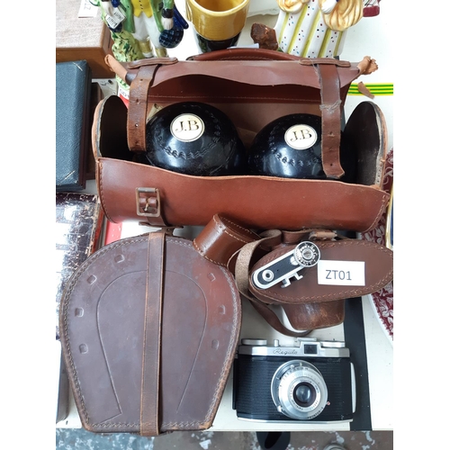 248 - Three items to include a brown leather horse shoe shaped gents collar box, brown leather cased set o... 