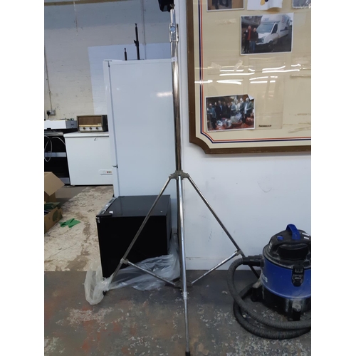 750 - A chrome lighting rig stand