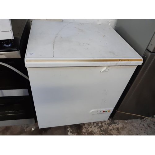 758 - A Skandiluxe top loading chest freezer - measuring approx. 73cm wide