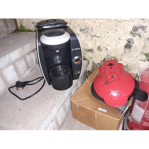 806 - Two items to include a Bosch hot water dispenser together with an Xpress Redi Set Go egg poacher