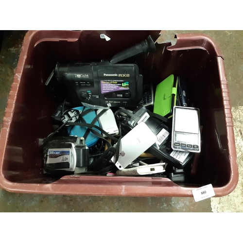 880 - A box containing a large quantity of mobile phones and cameras to include Samsung, Sony, Siemens, iP... 