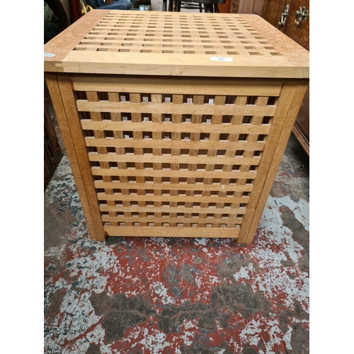 506 - A modern beech laundry basket (see condition report)