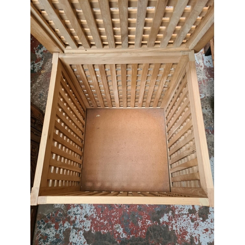 506 - A modern beech laundry basket (see condition report)