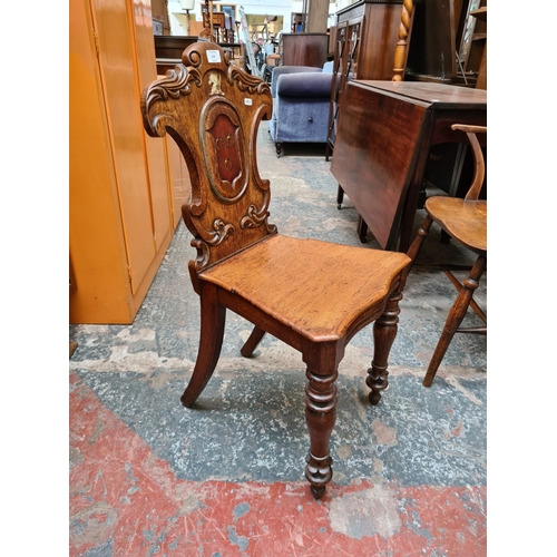 519 - A 19th century oak shieldback hall chair