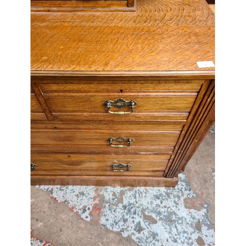 529 - An Edwardian oak dressing table with two short over two long drawers and upper bevel edged mirror - ... 