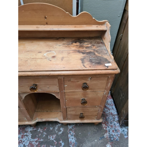 534 - A Victorian pine dog kennel sideboard with six outer drawers and one central drawer - 101cm high, 10... 