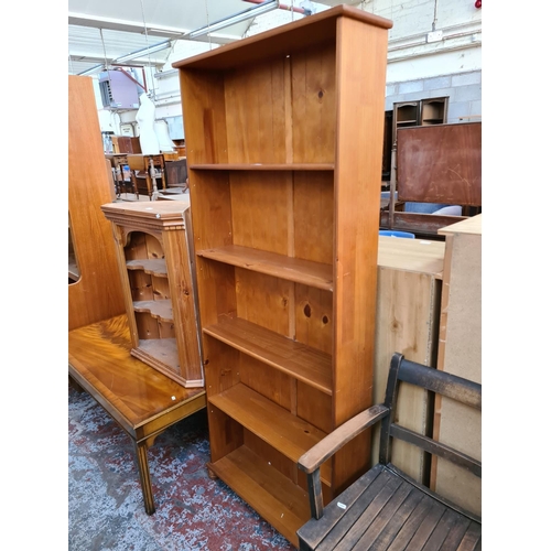 575 - A modern pine effect five tier freestanding bookcase