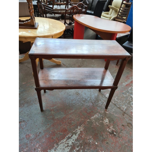 583 - An Edwardian mahogany two tier console table