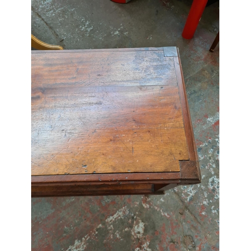 583 - An Edwardian mahogany two tier console table